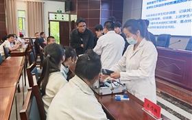 學(xué)校開展食品安全突發(fā)事件應(yīng)急演練